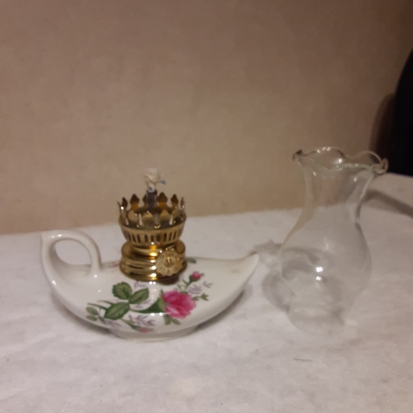 Small Porcelain Oil Lamp - Picture 3 of 5